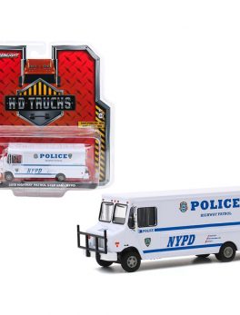 2019 Highway Patrol Step Van New York City Police Dept (NYPD) White H.D. Trucks Series 18 1/64 Diecast Model by Greenlight 33180C
