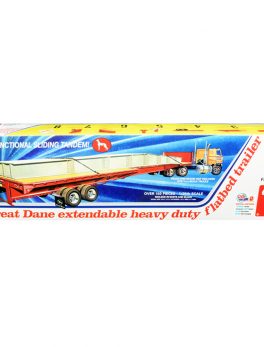 Skill 3 Model Kit Great Dane Extendable Heavy Duty Flat Bed Trailer with Functional Sliding Tandem 1/25 Scale Model by AMT AMT1111