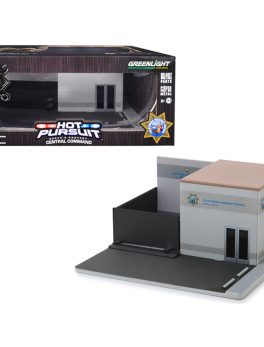 Mechanic's Corner Hot Pursuit Central Command California Highway Patrol (CHP) Diorama for 1/64 Scale Models by Greenlight 57053