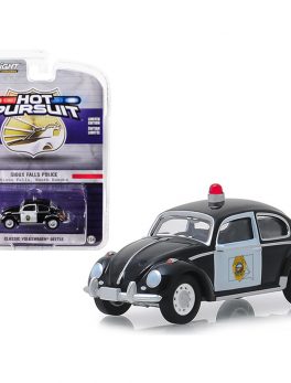 Classic Volkswagen Beetle Sioux Falls Police (South Dakota) Black and White Hot Pursuit Series 31 1/64 Diecast Model Car by Greenlight 42880F