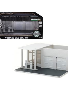 Mechanic's Corner Vintage Gas Station Plain White Hobby Exclusive 1/64 by Greenlight 57014