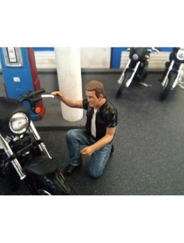 Biker Motorman Figure For 1:18 Scale Models by American Diorama 23867